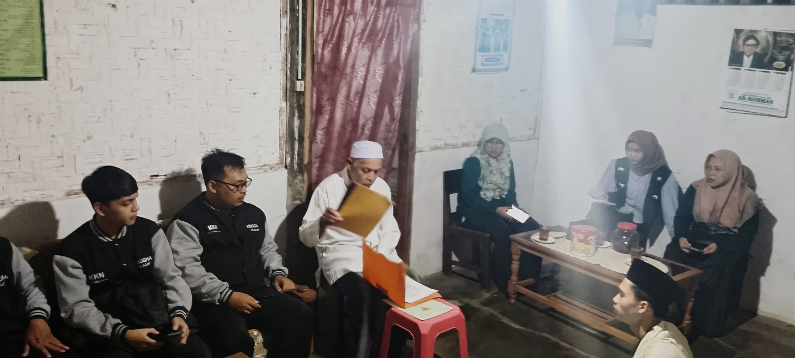 Mahasiswa KKNDR 2 Sowan Mbah Kyai Haji Khotibul Umam di Masjid Jami Baitul Haq