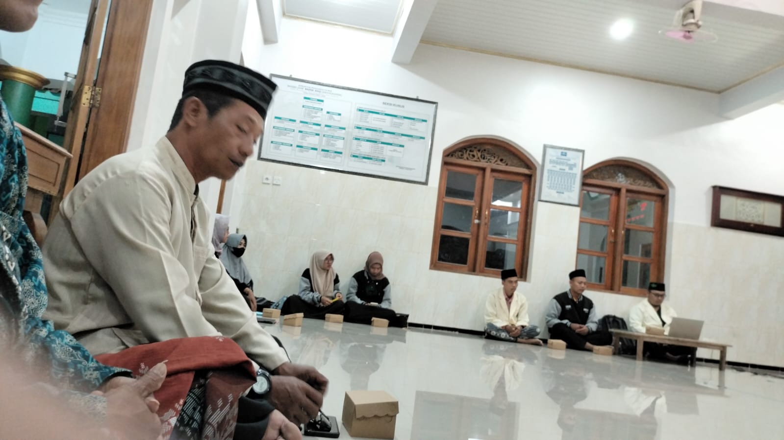 Silahturahim dan Rapat Paripurna Mahasiswa/i KKN DR 2 UNUGHA Cilacap Dengan Jamaah Masjid Jami Baitul Haq